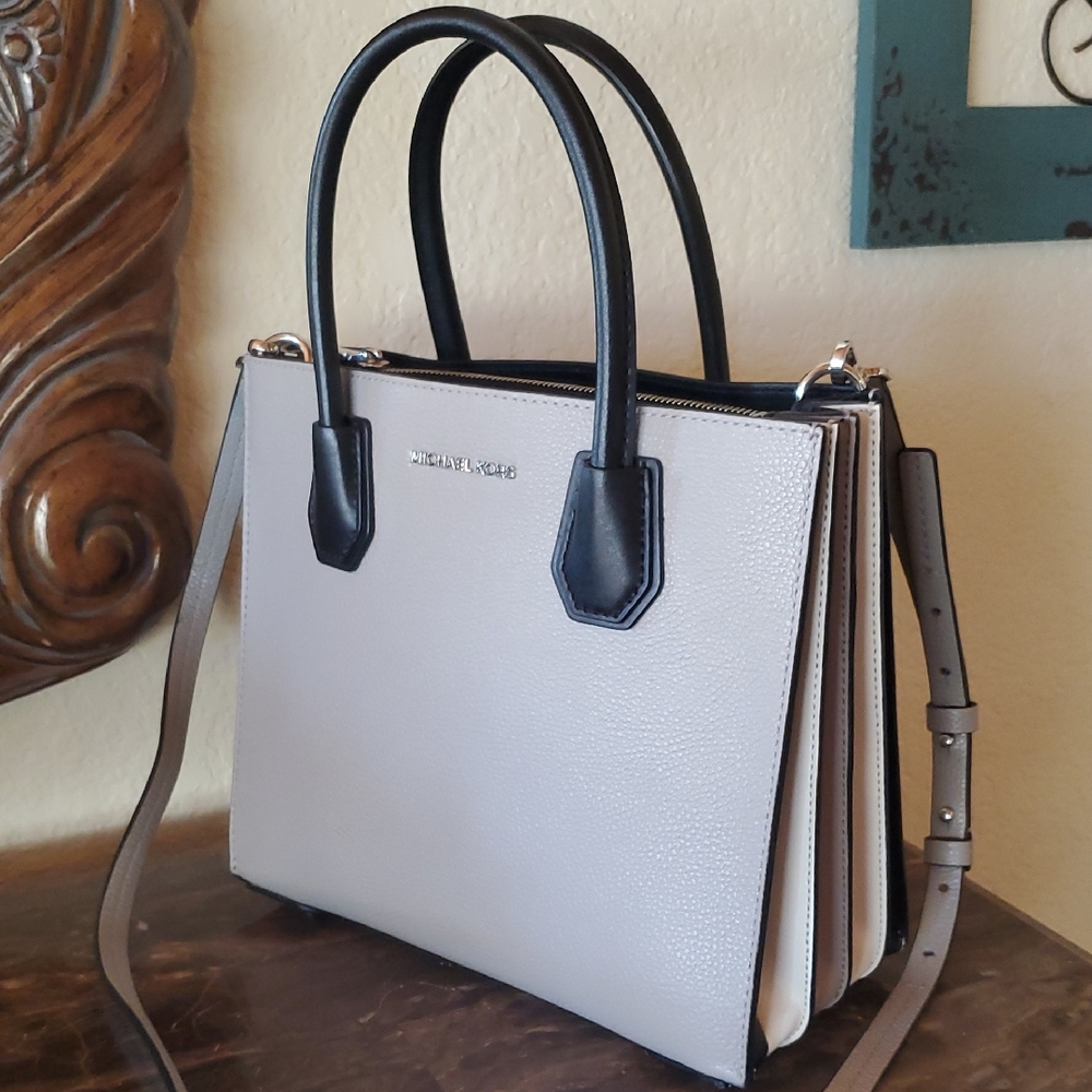 Like NEW Michael Kors Accordion Mercer Bag Medium